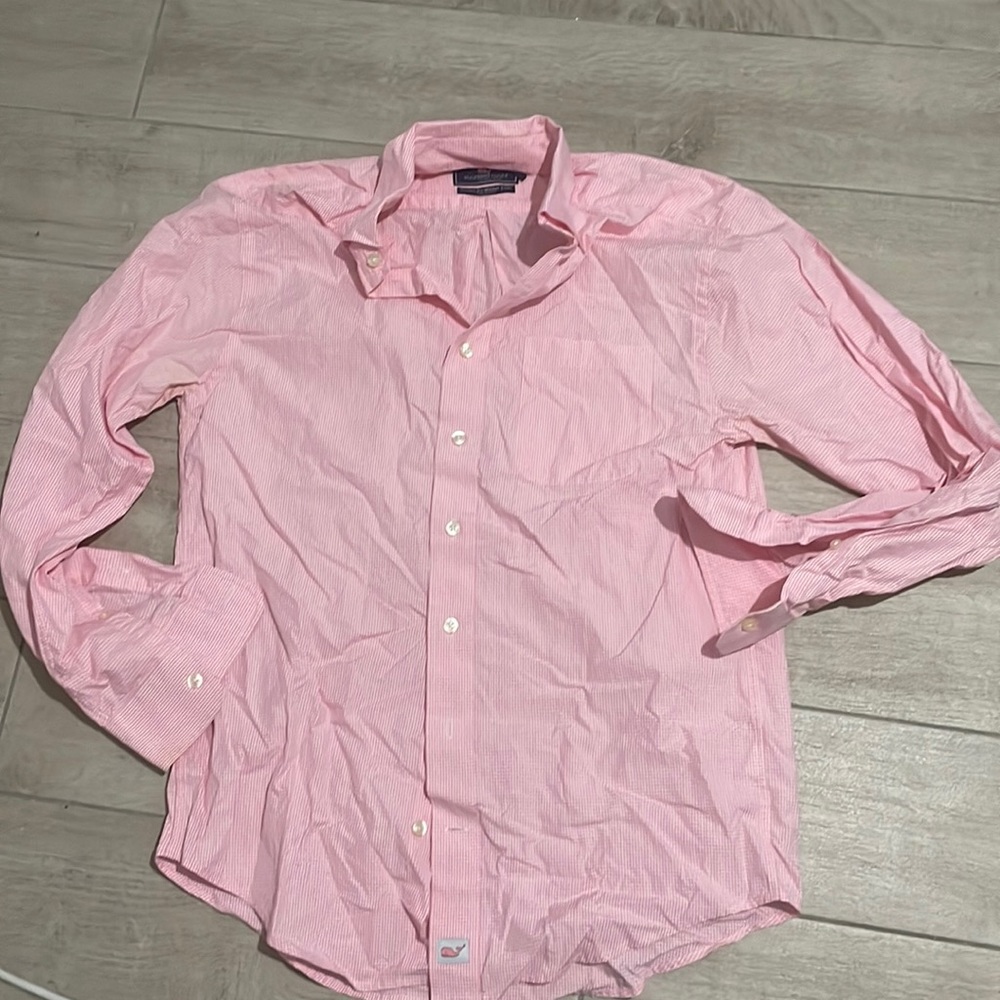 Men’s Vineyard Vines button down size Small